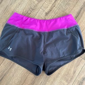💜 Under Armour running shorts